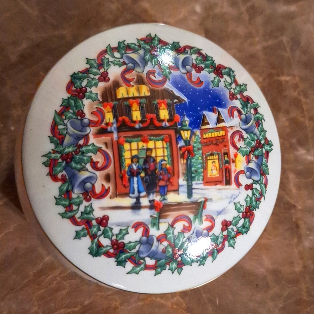 Heritage House Melodies of Christmas Silver Bells Music Box